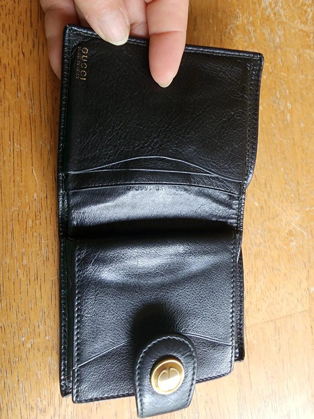 vintage Gucci black leather bifold wallet brass snap closure And Kisslock - Picture 6 of 16